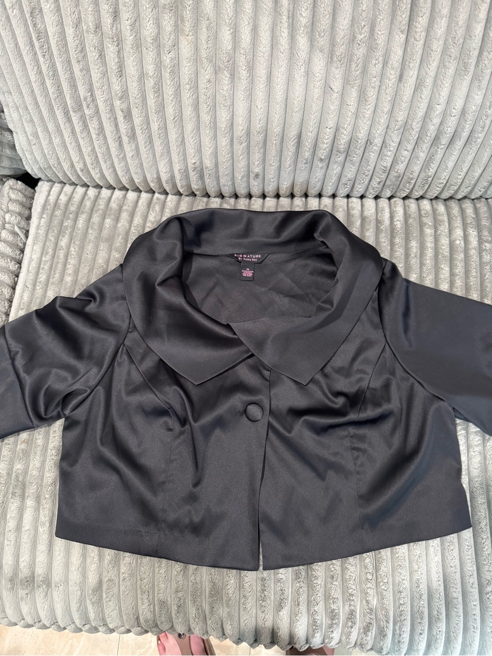Y2K Robbie Bee Black Satin Cropped Blazer with Rounded Collar